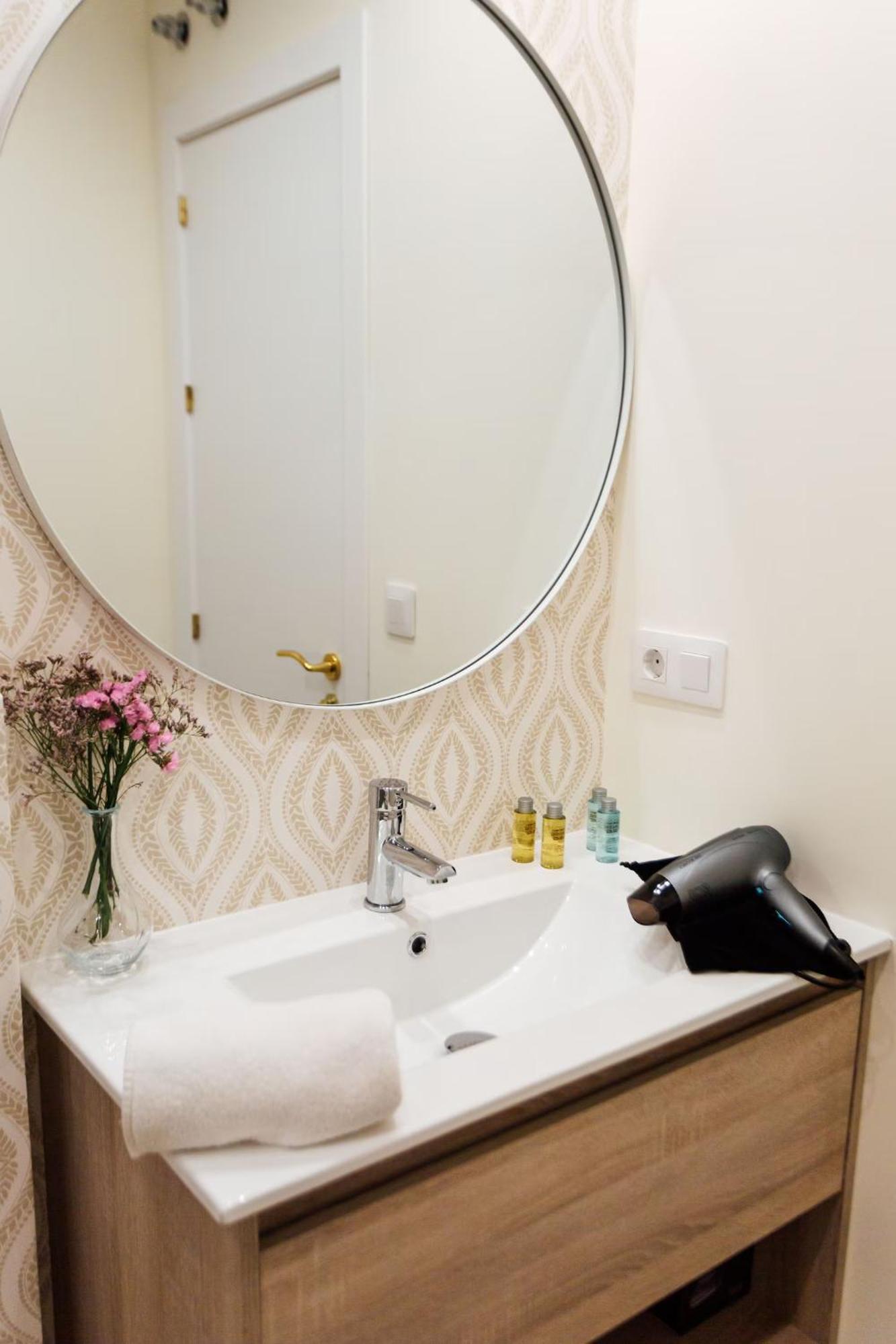 Reformed And Comfy- 2Bd 2Bth- Arenal Apartment Seville Ngoại thất bức ảnh
